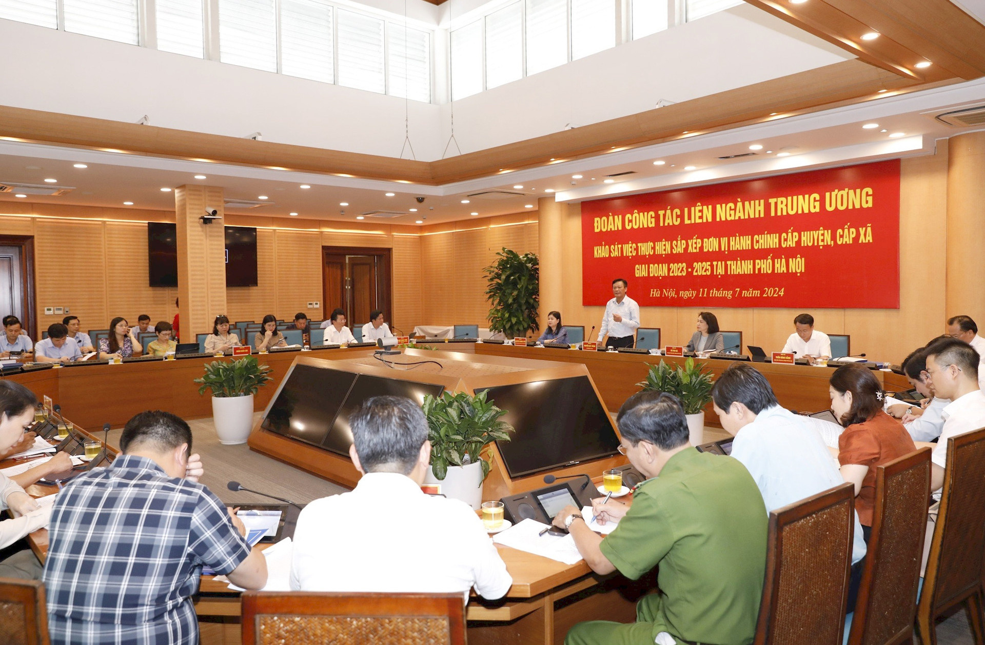 iec-thuc-hien-sap-xep-don-vi-hanh-chinh-cap-huyen-cap-xa-giai-doan-2023-2025-tai-thanh-pho-ha-noi-thang-7-2024.-anh-hien-thu.jpg