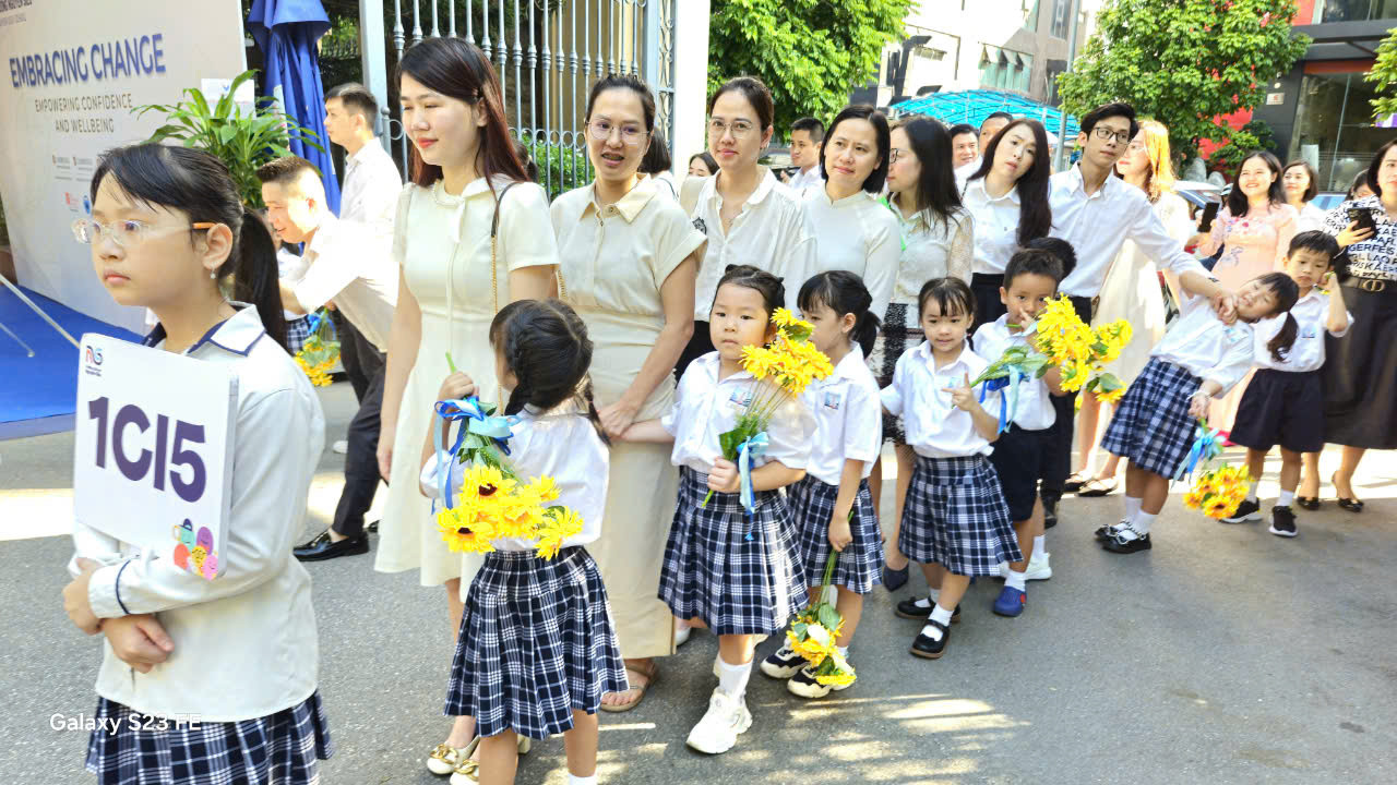 Việc đón học sinh đầu cấp được các trường chú trọng. Ảnh Thống Nhất