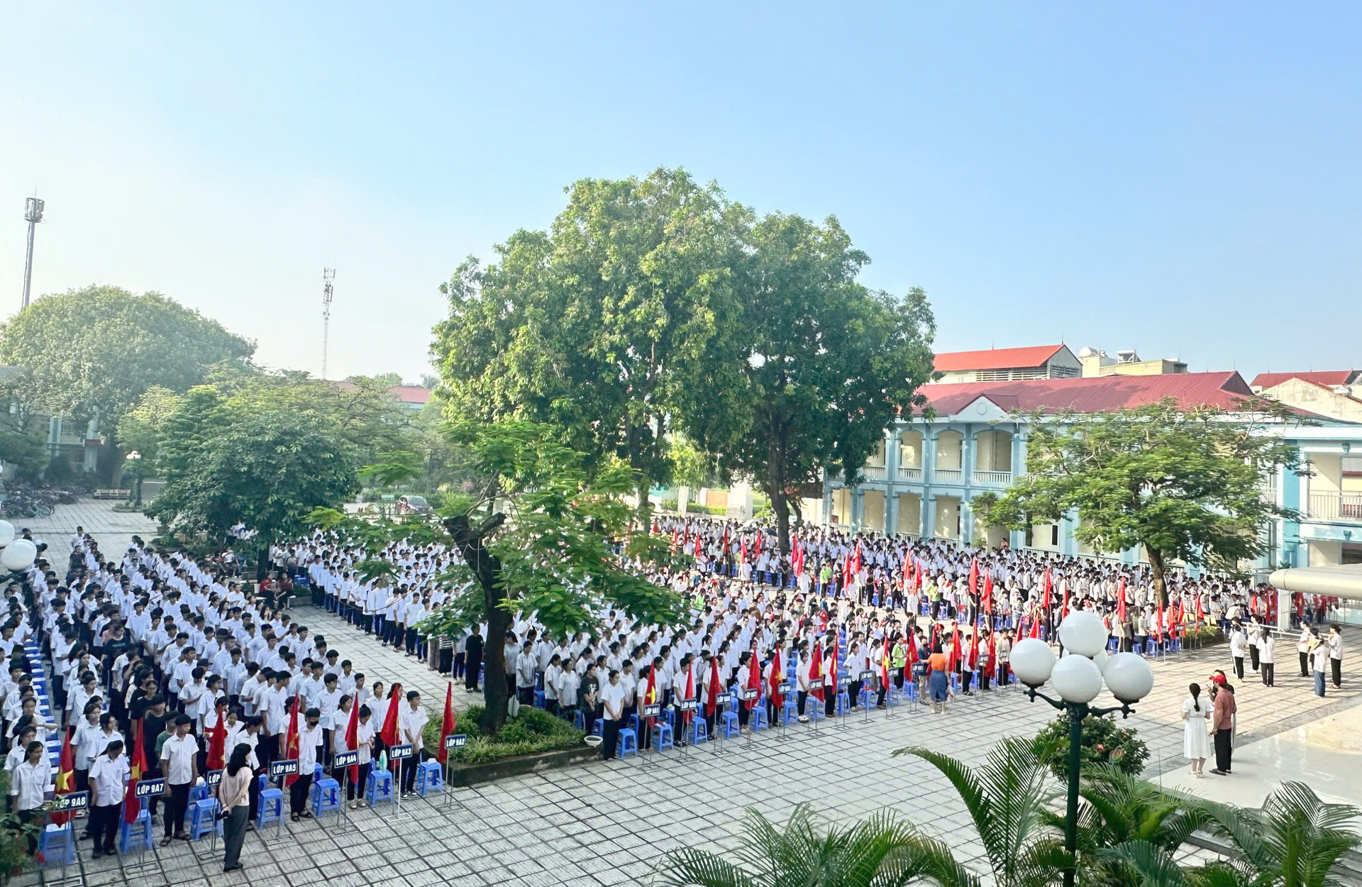 tong-duyet-le-khai-giang-nam-hoc-moi-2024-2025-tai-truong-trung-hoc-co-so-tien-phong-huyen-me-linh-..jpg