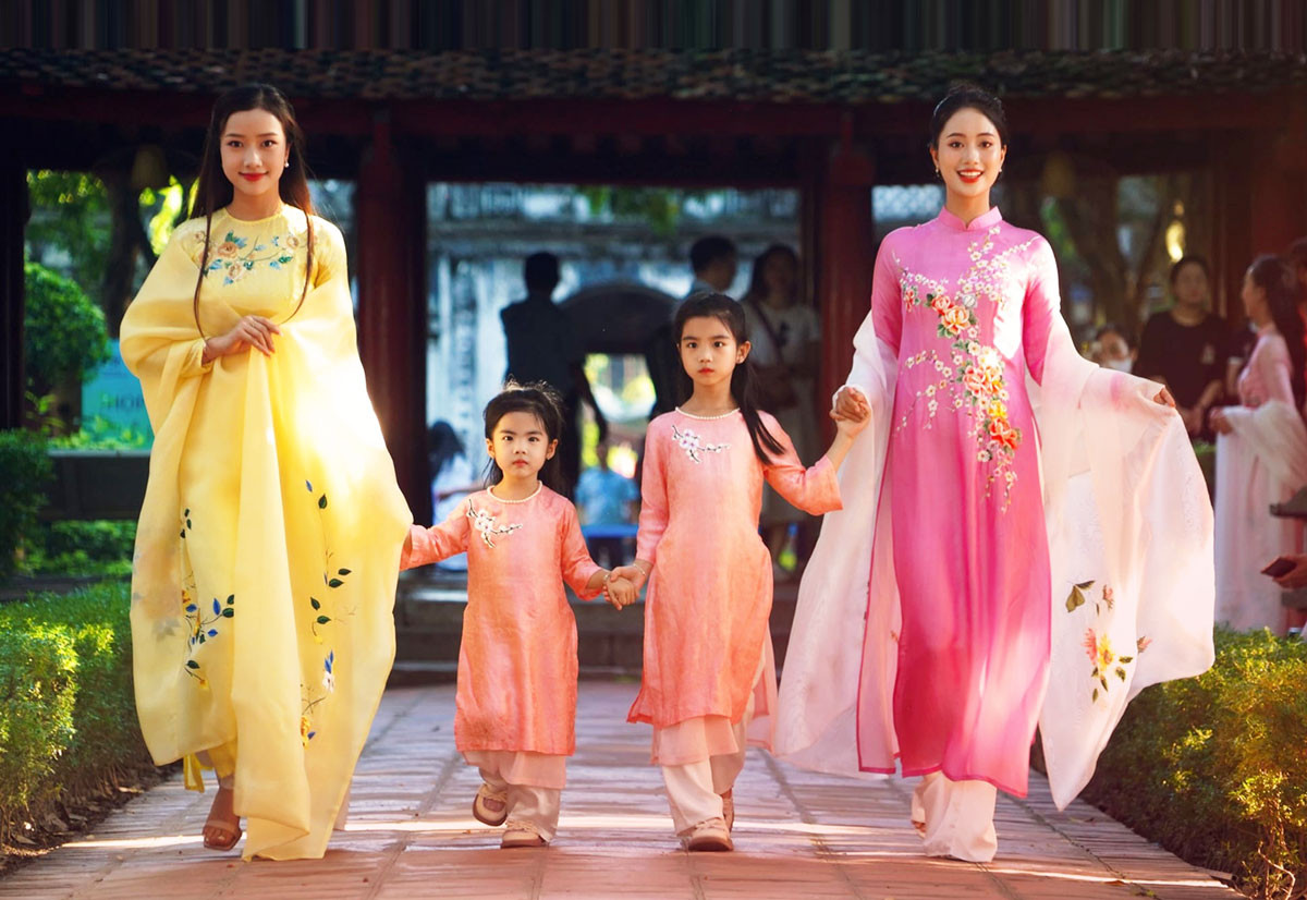 https://hnm.1cdn.vn/2024/09/05/ao-dai.jpg