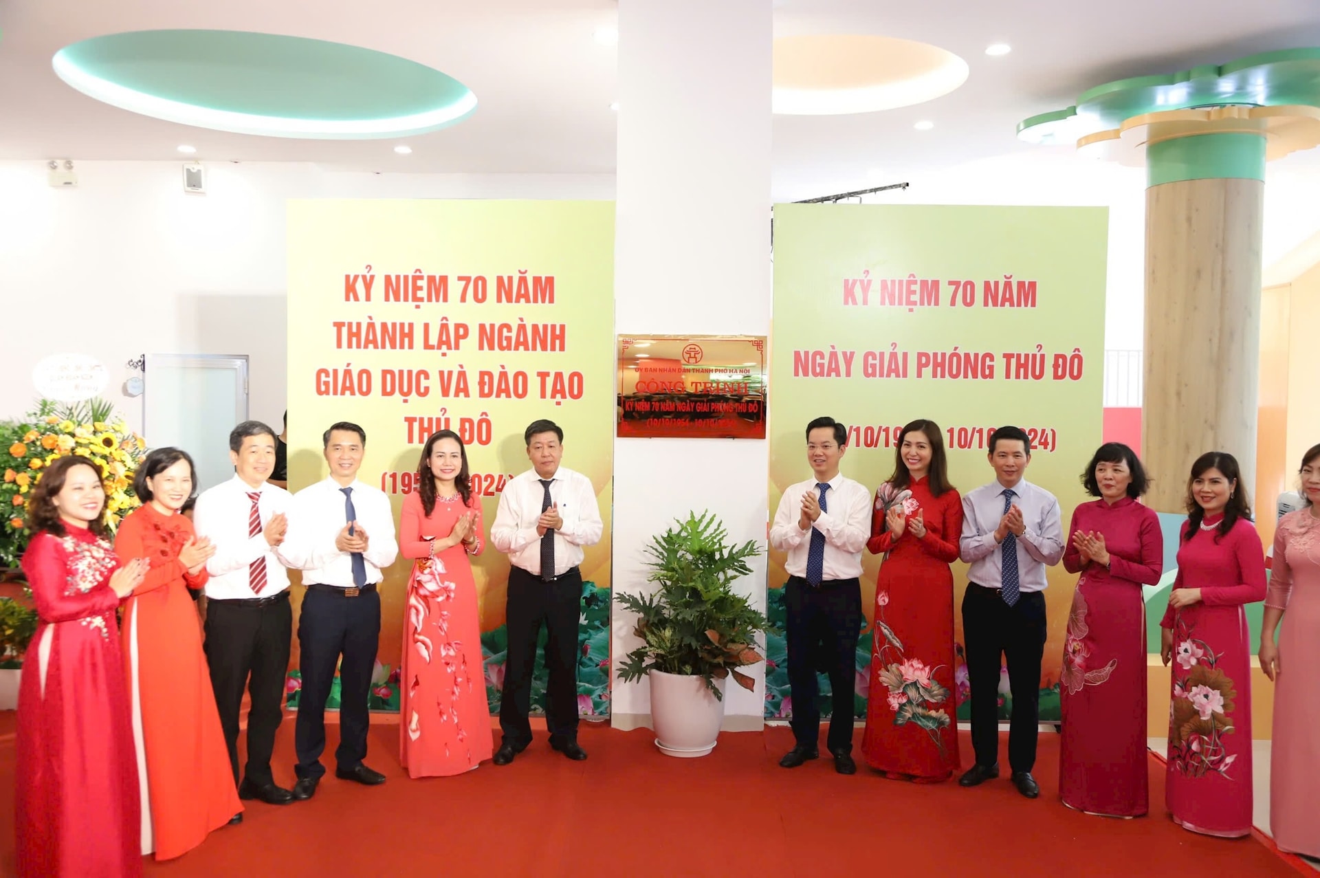 Quận Hoàn Kiếm: Gắn biển công trình kỷ niệm 70 năm Ngày Giải phóng Thủ đô