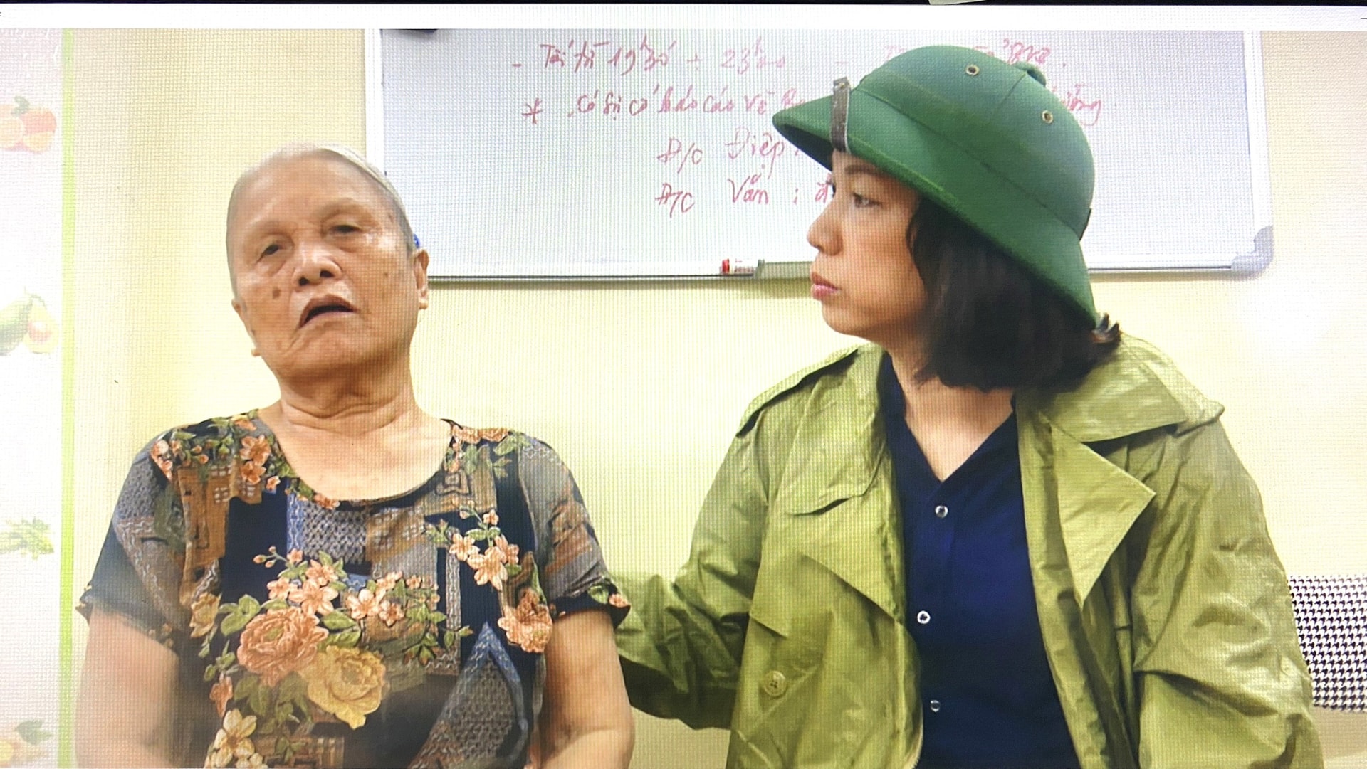 Phó Chủ tịch UBND thành phố Vũ Thu Hà kiểm tra công tác khắc phục hậu quả bão số 3 tại Long Biên