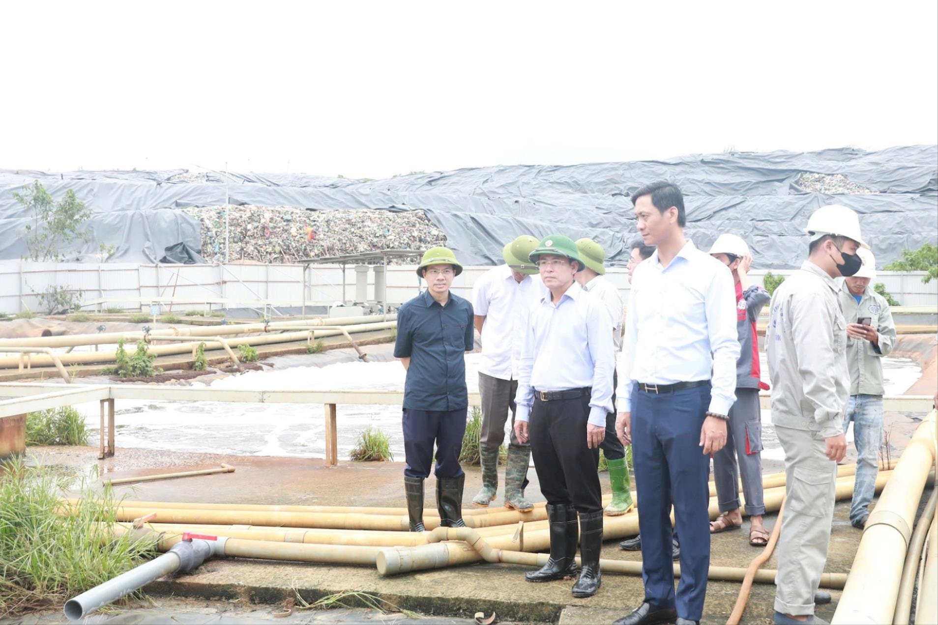 Sóc Sơn: Ứng trực 24/24h phòng sự cố tràn hồ chứa nước rỉ rác