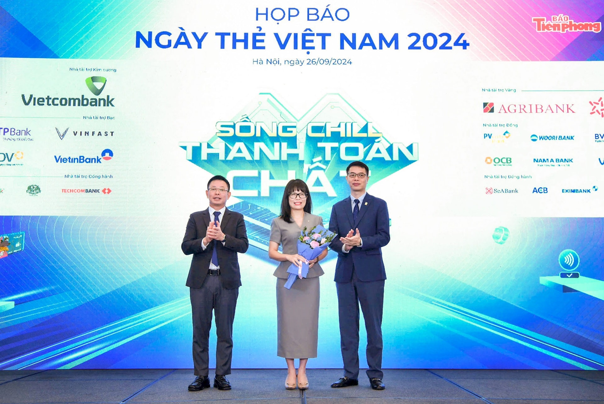 3.-ban-to-chuc-tang-hoa-cam-on-vietcombank-da-luon-dong-hanh-dong-gop-cho-thanh-cong-cua-chuong-trinh-ngay-the-viet-nam-qua-4-lan-to-chuc-tu-nam-2020-den-nay.jpg