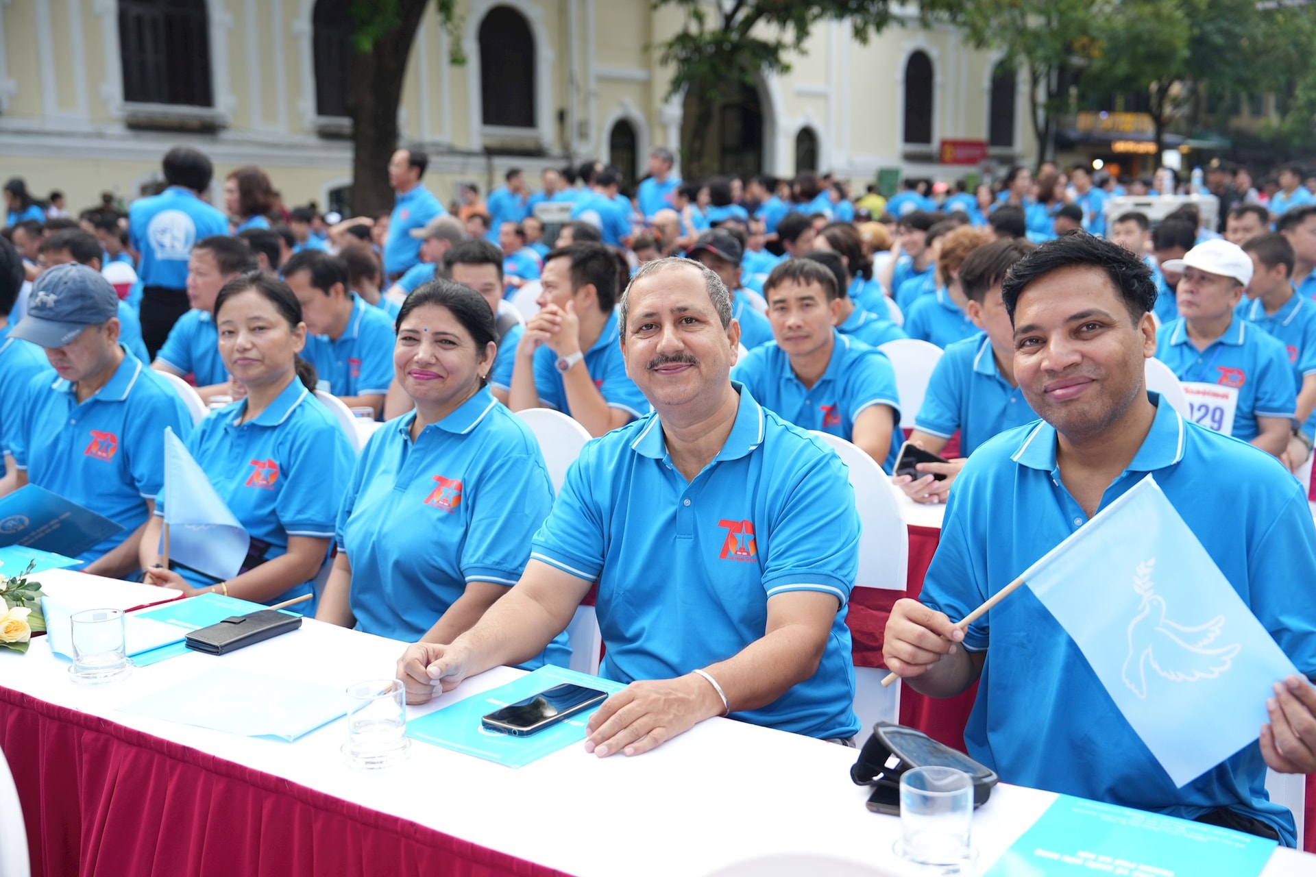 Đại diện các cơ quan ngoại giao, các tổ chức nước ngoài tại Việt Nam tham dự giải chạy.