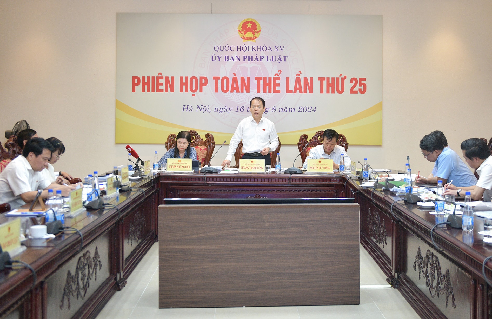 phien-hop-toan-the-lan-thu-25-uy-ban-phap-luat-cua-quoc-hoi-tham-tra-du-thao-luat-nghi-quyet-truoc-khi-trinh-uy-ban-thuong-vu-quoc-hoi-va-quoc-hoi-thang-8-2024..jpg