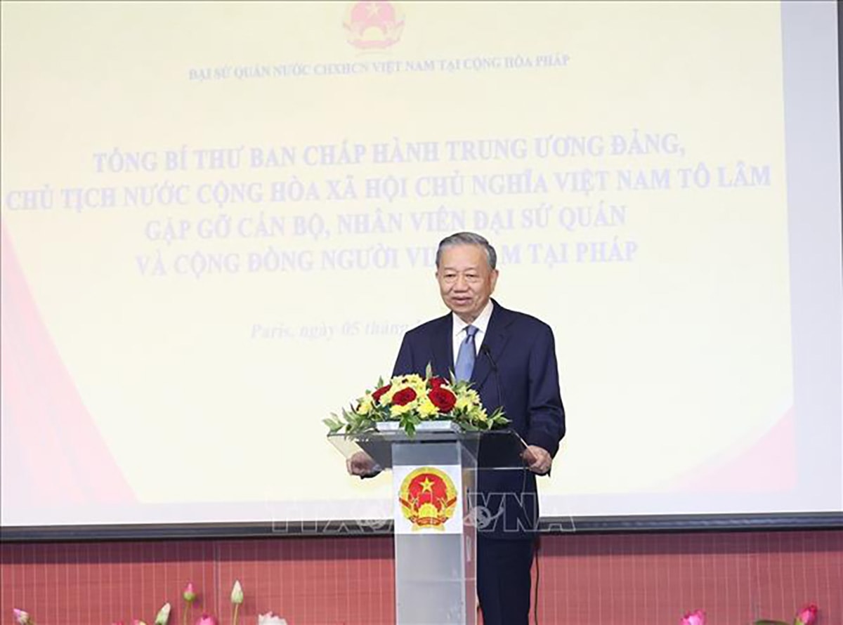 Tổng Bí thư, Chủ tịch nước Tô Lâm nói chuyện với cán bộ, nhân viên Đại sứ quán và các cơ quan đại diện Việt Nam thường trú tại Pháp. Ảnh: Trí Dũng – TTXVN