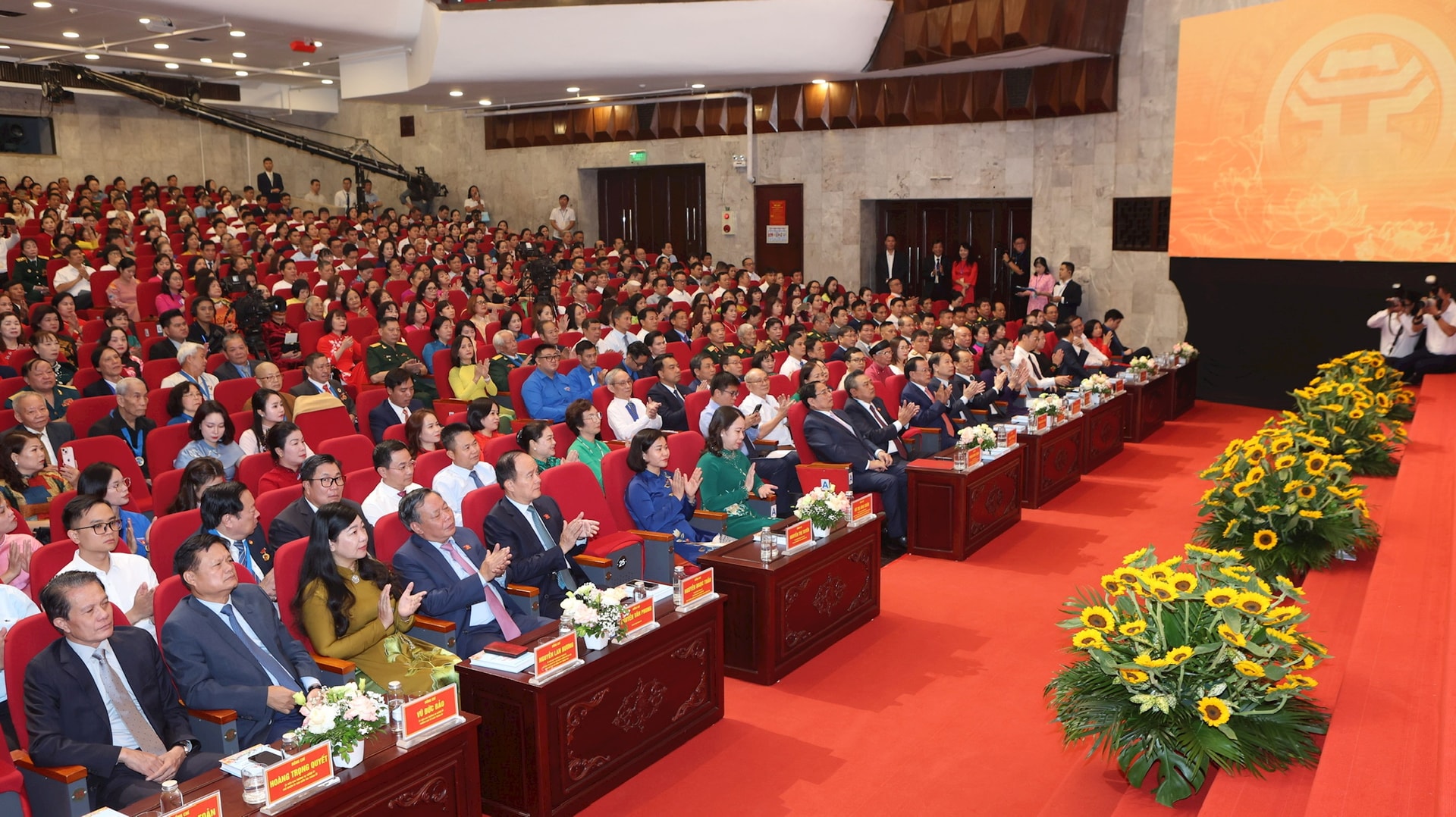 Các đồng chí lãnh đạo Trung ương và thành phố tham dự hội nghị - Ảnh: Viết Thành 