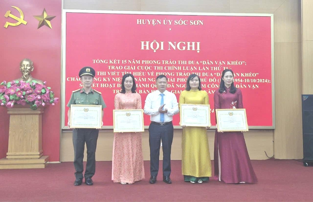 Sóc Sơn: 20 tác giả đoạt giải Cuộc thi bảo vệ nền tảng tư tưởng của Đảng