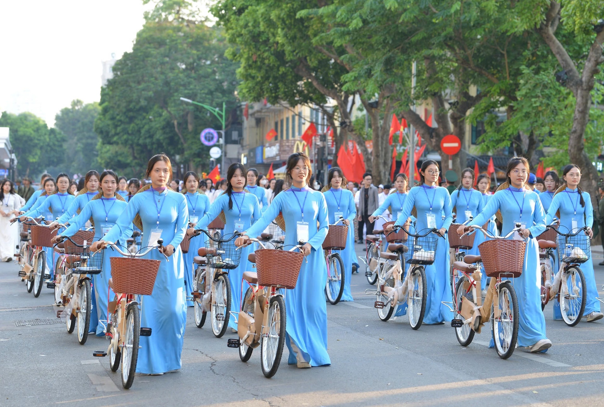 thu-do-ha-noi-thuc-su-xung-danh-la-thanh-pho-vi-hoa-binh-.-anh-nhat-nam.jpg