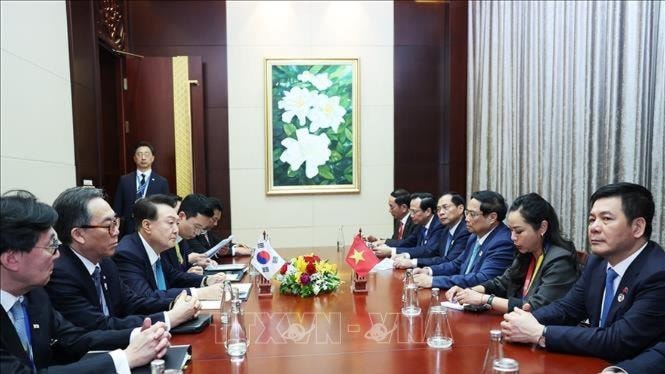 news.vnanet.vn-data-articles-2024-10-10-7643906-_vna_potal_thu_tuong_pham_minh_chinh_gap_tong_thong_han_quoc_yoon_suk_yeol_stand(1).jpg