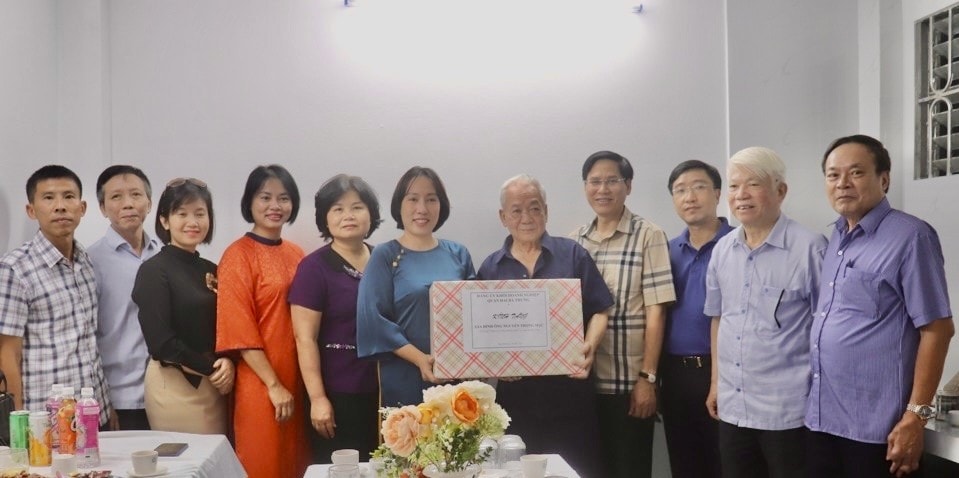 Quận Hai Bà Trưng hỗ trợ người có công sửa chữa nhà