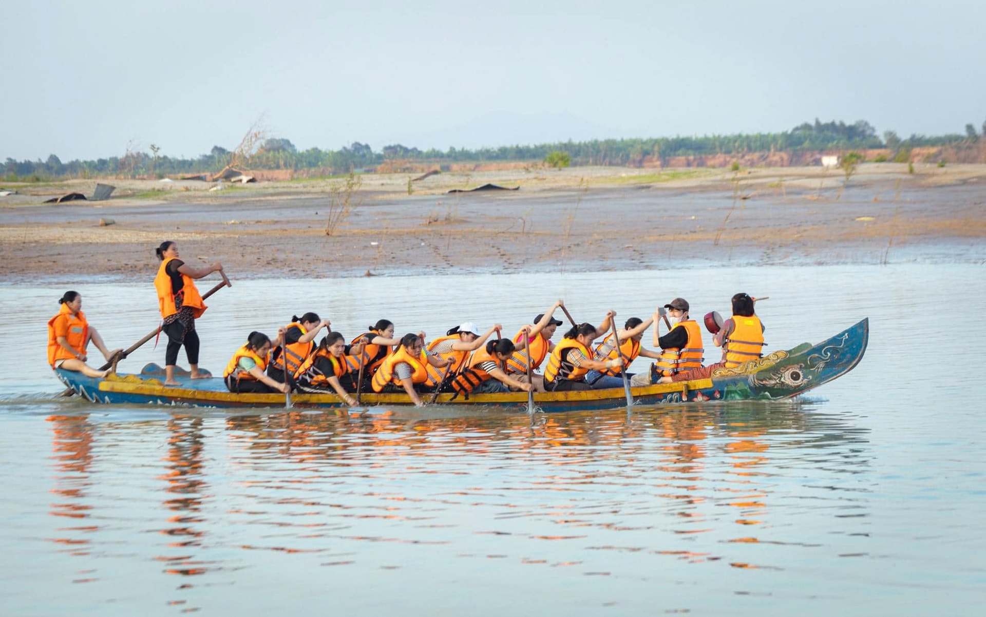 mot-buoi-tap-luyen-cua-doi-dua-thuyen-xa-lien-ha-huyen-dan-phuong-chuan-bi-cho-giai-boi-chai-thuyen-rong-ha-noi-mo-rong-nam-2024..jpg