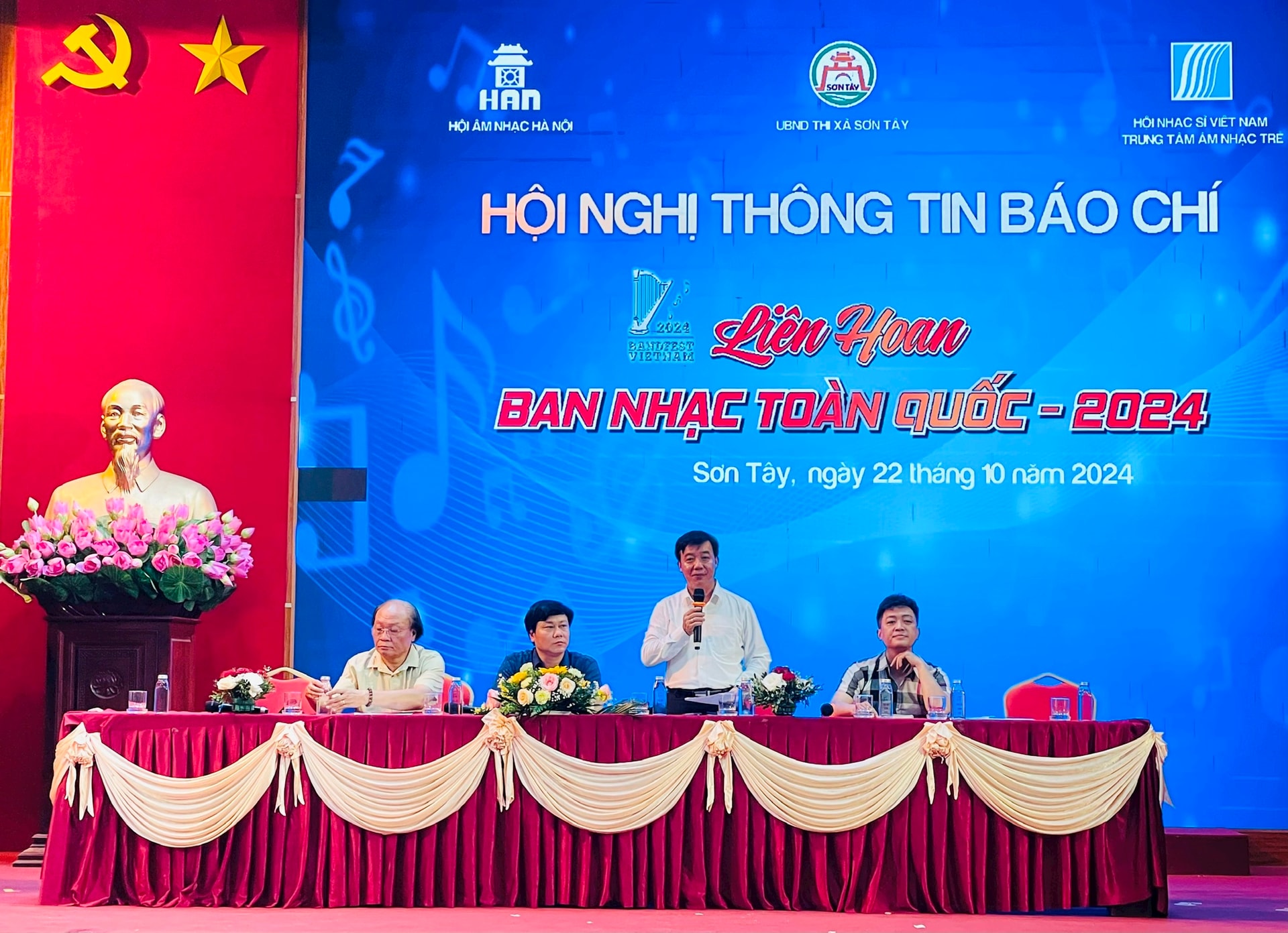 ban-to-chuc-thong-tin-ve-lien-hoan-ban-nhac.jpg