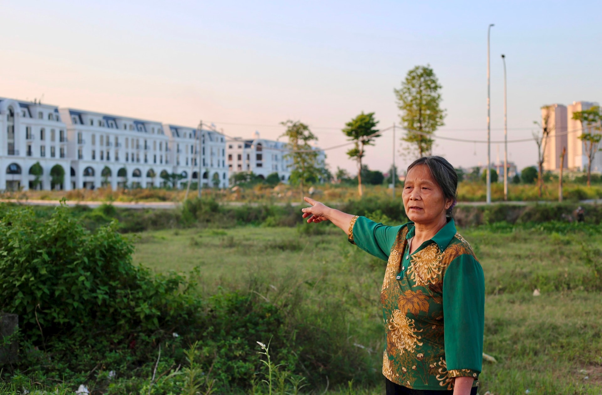 dat-nong-nghiep-da-bi-thu-hoi-tu-lau-nhung-nguoi-dan-thon-den-xa-di-trach-huyen-hoai-duc-van-chua-nhan-duoc-dat-dich-vu..jpg