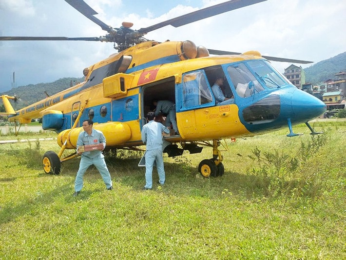 Trực thăng MI -171 của Sư đoàn 171 thực hiện nhiệm vụ cứu trợ người dân bị ảnh hưởng cơn bão số 3 tại tỉnh Cao Bằng. (Ảnh: Báo Phòng không - Không quân).