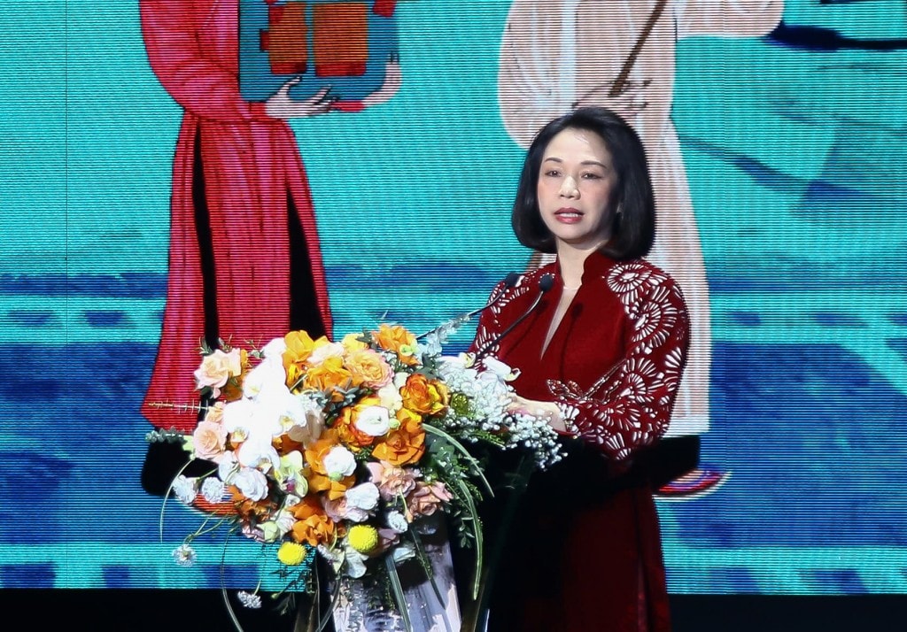 Đồng chí Vũ Thu Hà - Phó Chủ tịch UBND thành phố Hà Nội khẳng định tầm quan trọng của Liên hoan phim quốc tế Hà Nội
