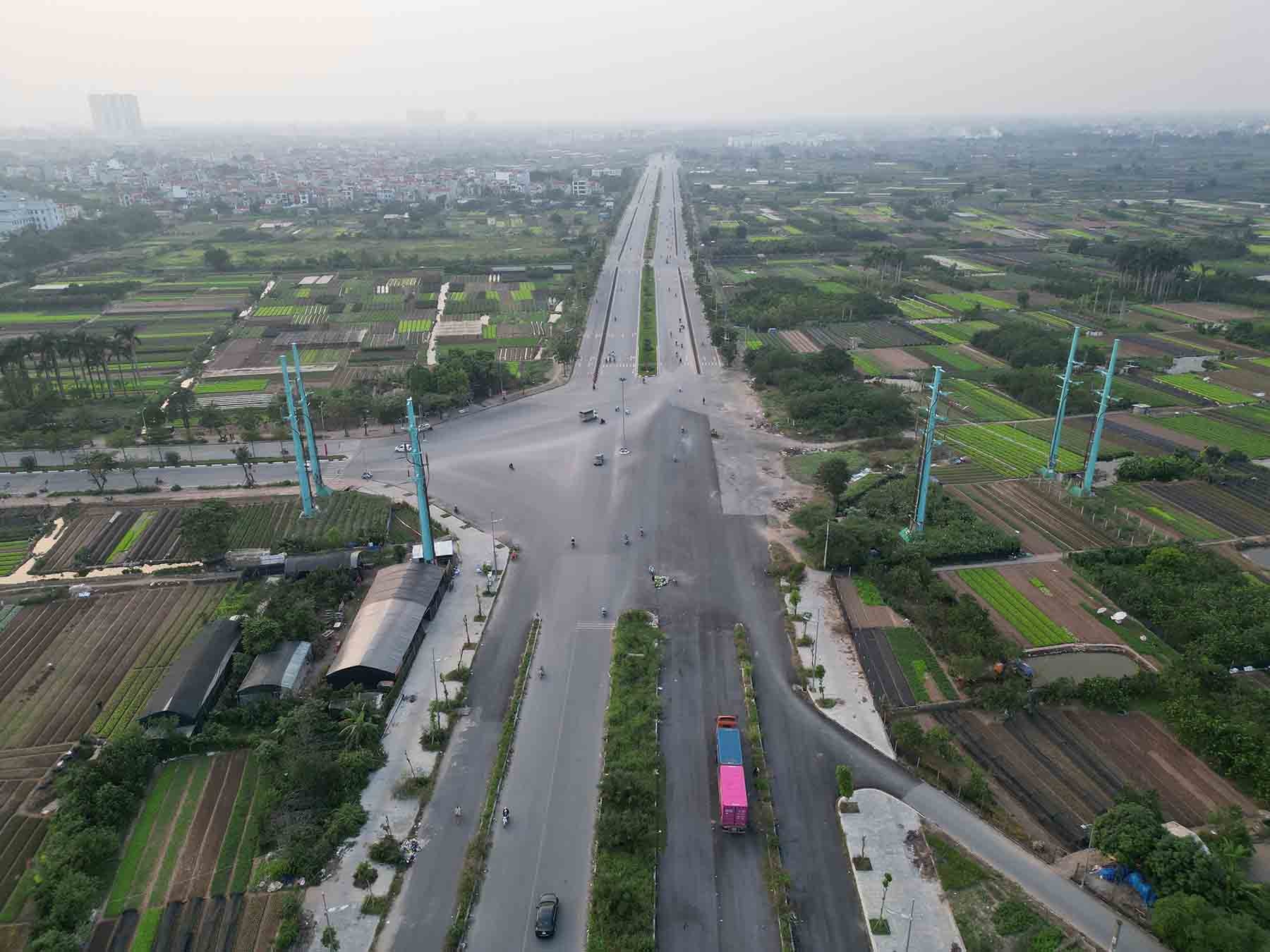 Với đoạn 3 dài 3km từ đường Văn Tiến Dũng đến nút giao đường Vành đai 3,5 đã được thi công hoàn thiện, đáp ứng 10 làn xe.