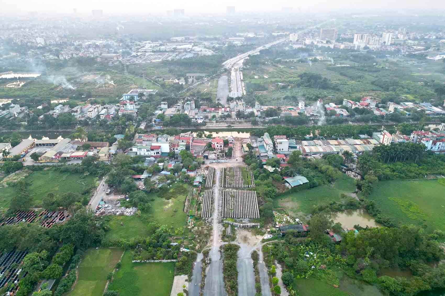 Đoạn 2 từ đường Phạm Văn Đồng đến Văn Tiến Dũng đang trong quá trình triển khai thi công. Đoạn tuyến có chiều dài hơn 3km, mặt cắt ngang 60m với tổng mức đầu tư gần 1.500 tỉ đồng.