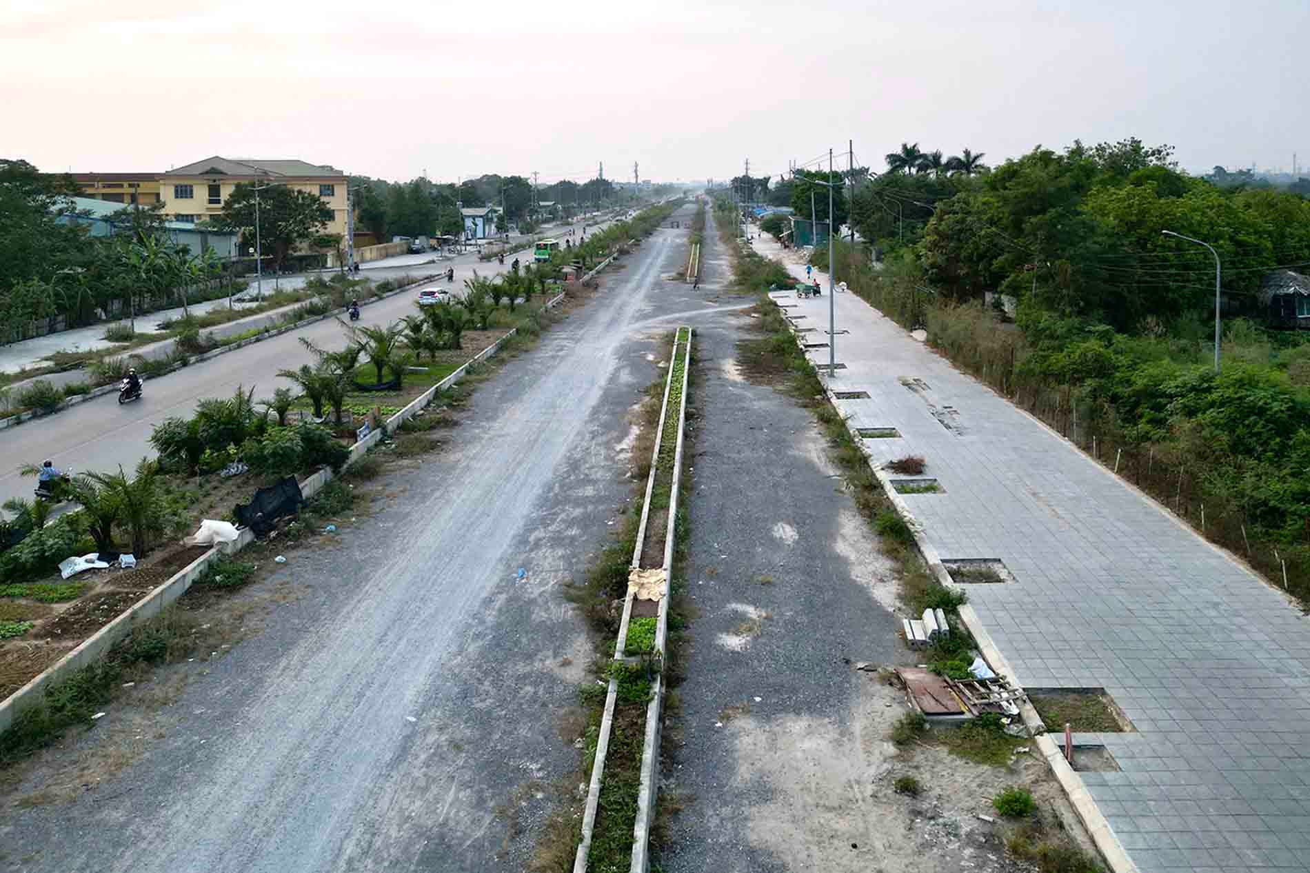 Công trình khởi công từ năm 2019, dự kiến hoàn thành năm 2024 nhưng đến nay mới hoàn thành khoảng 50% khối lượng công việc.