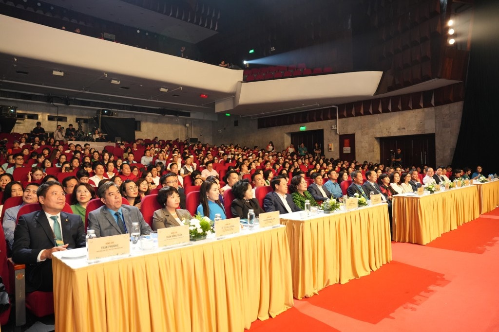 Các đại biểu tham dự chương trình