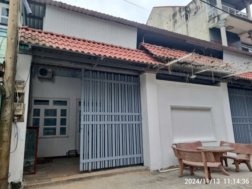 Căn nhà tại địa chỉ số 17-19 đường 225B phường Tân Phú, TP Thủ Đức không có biển hiệu và không có bảng tên địa chỉ nhà, bên trong căn nhà bố trí 01 dãy phòng làm khu nhà trọ lưu trú cho người bệnh ung thư (ảnh SYT cung cấp) Căn nhà tại địa chỉ số 17-19 đường 225B phường Tân Phú, TP Thủ Đức không có biển hiệu và không có bảng tên địa chỉ nhà, bên trong căn nhà bố trí 01 dãy phòng làm khu nhà trọ lưu trú cho người bệnh ung thư (ảnh SYT cung cấp)
