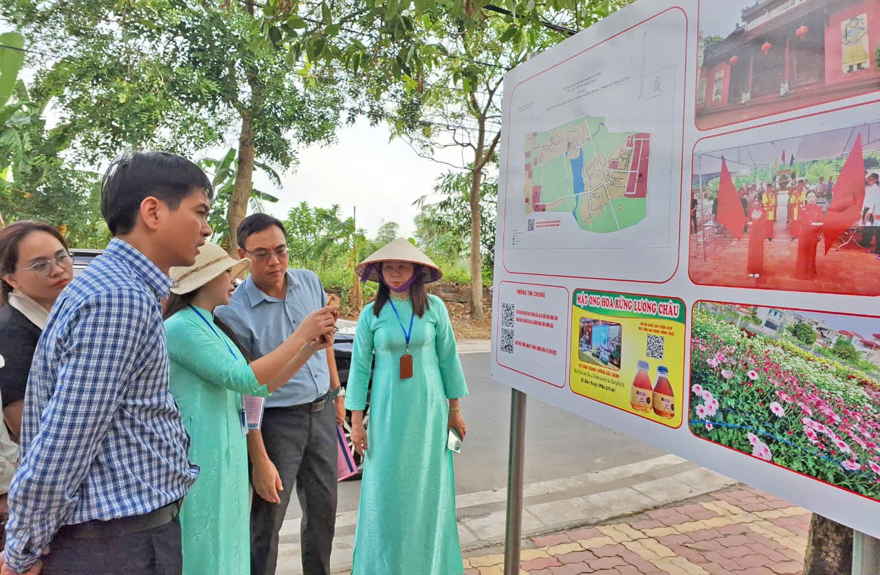 viec-so-hoa-so-do-duong-giao-thong-tai-thon-luong-chau-xa-tien-duoc-huyen-soc-son-giup-nguoi-dan-thuan-tien-trong-viec-tra-cuu-thong-tin..jpg