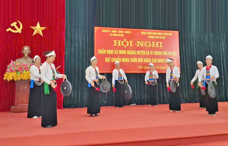 nguoi-dan-toc-muong-tai-xa-minh-quang-huyen-ba-vi-bieu-dien-tiet-muc-cong-chieng..jpeg