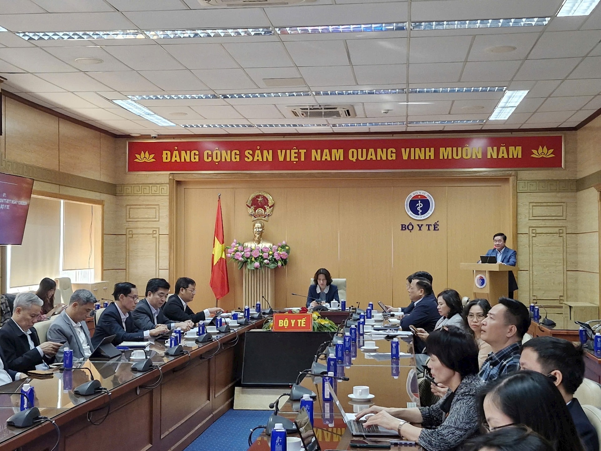 quang-canh-hoi-nghi-tai-bo-y-te-ngay-28-11.jpg