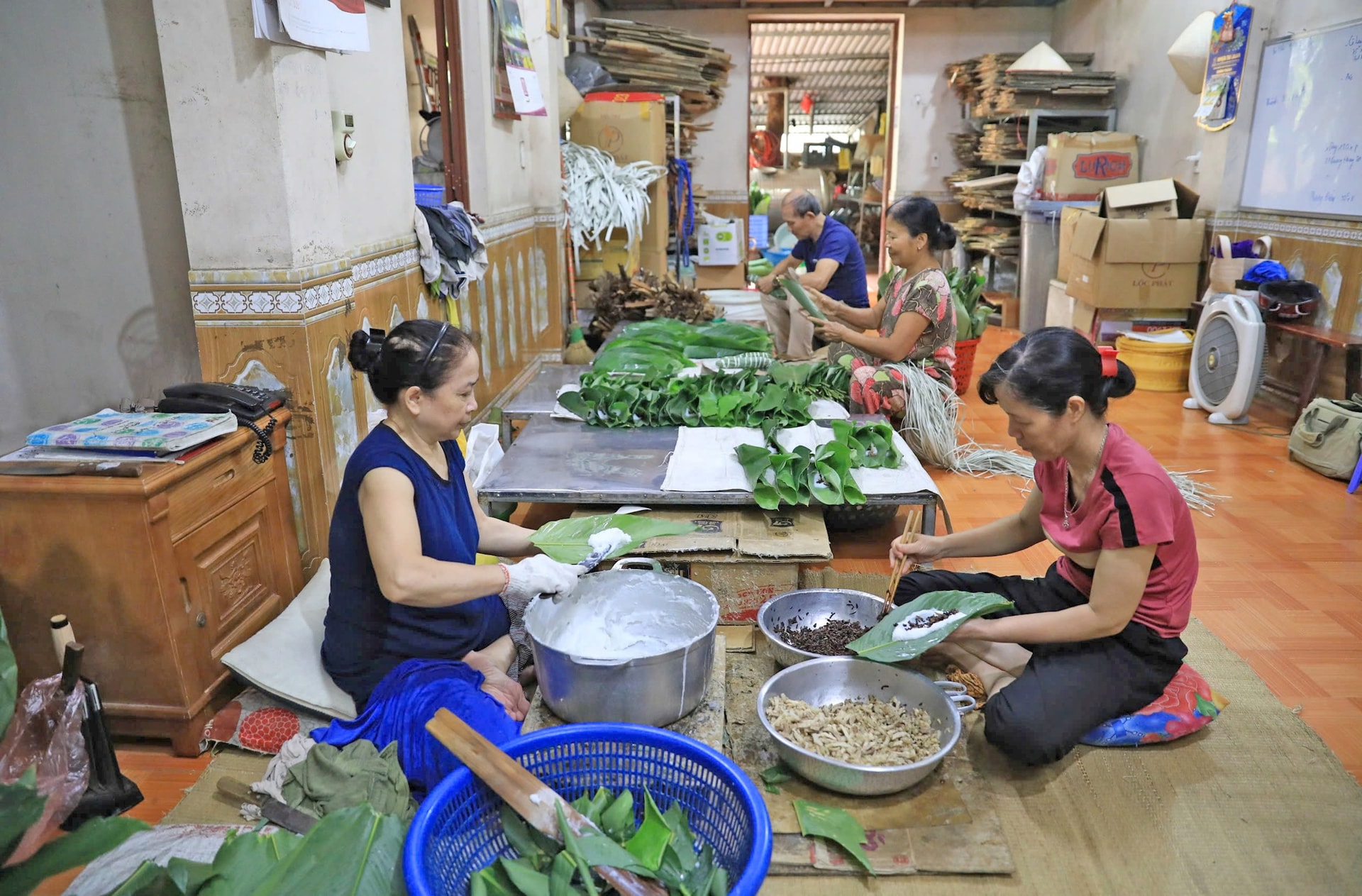 san-xuat-banh-te-phu-nhi-tai-phuong-phu-thinh-thi-xa-son-tay-.-anh-nguyen-quang.jpg