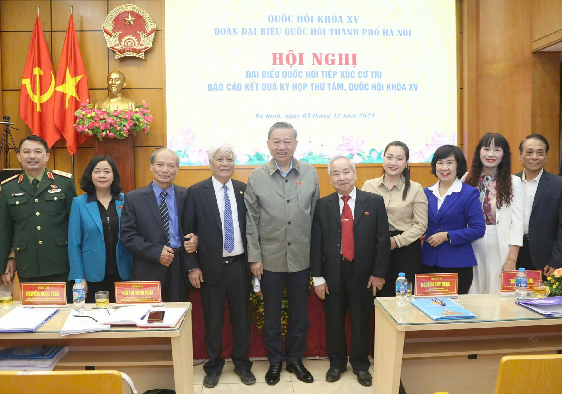 tong-bi-thu-to-lam-va-bi-thu-thanh-uy-ha-noi-bui-thi-minh-hoai-voi-cac-cu-tri-don-vi-bau-cu-so-1.-anh-viet-thanh.jpg