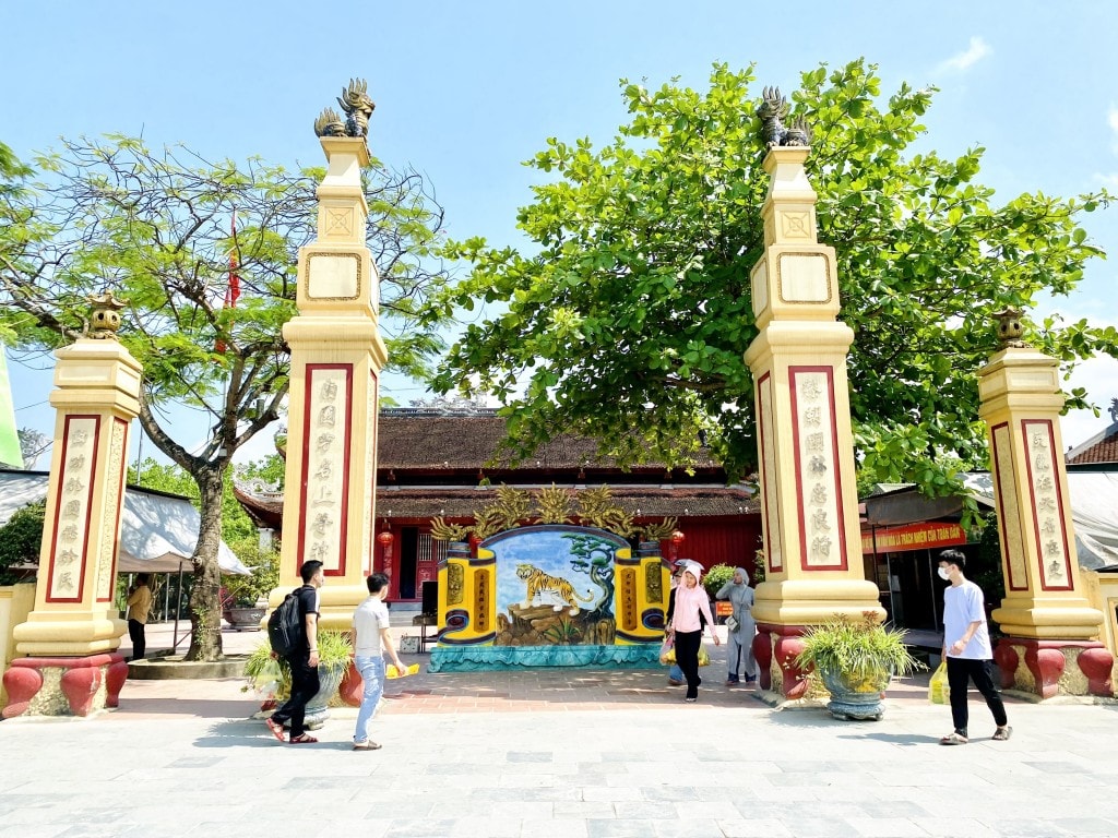 den-ong-hoang-muoi.jpg