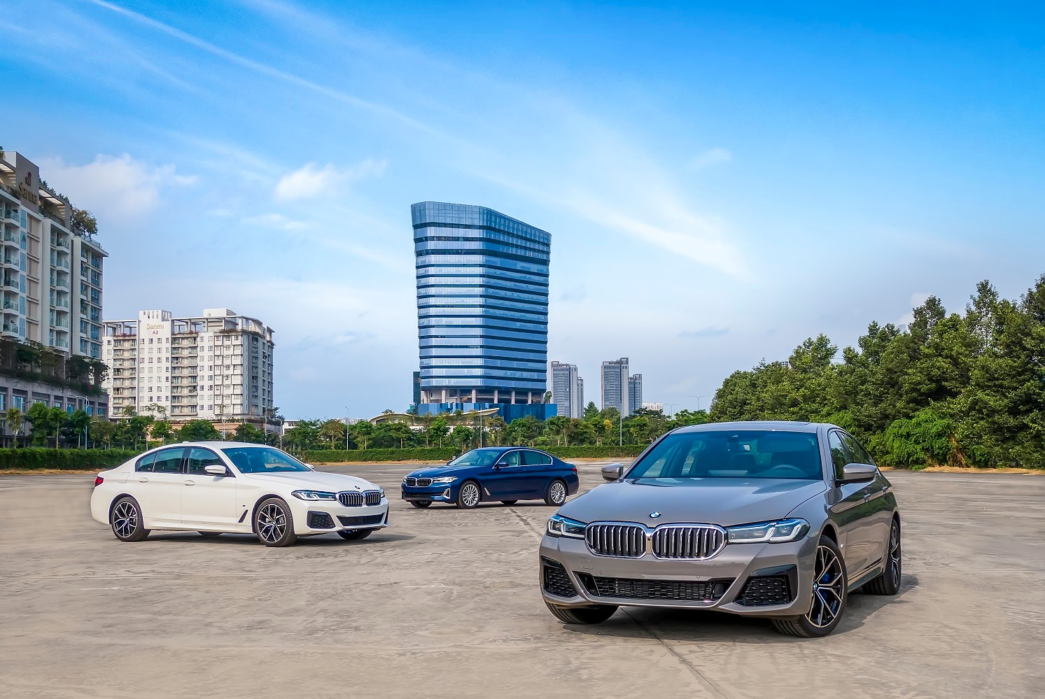 bmw-530i-m-sport-duoc-uu-dai-gan-300-trieu-dong.jpg