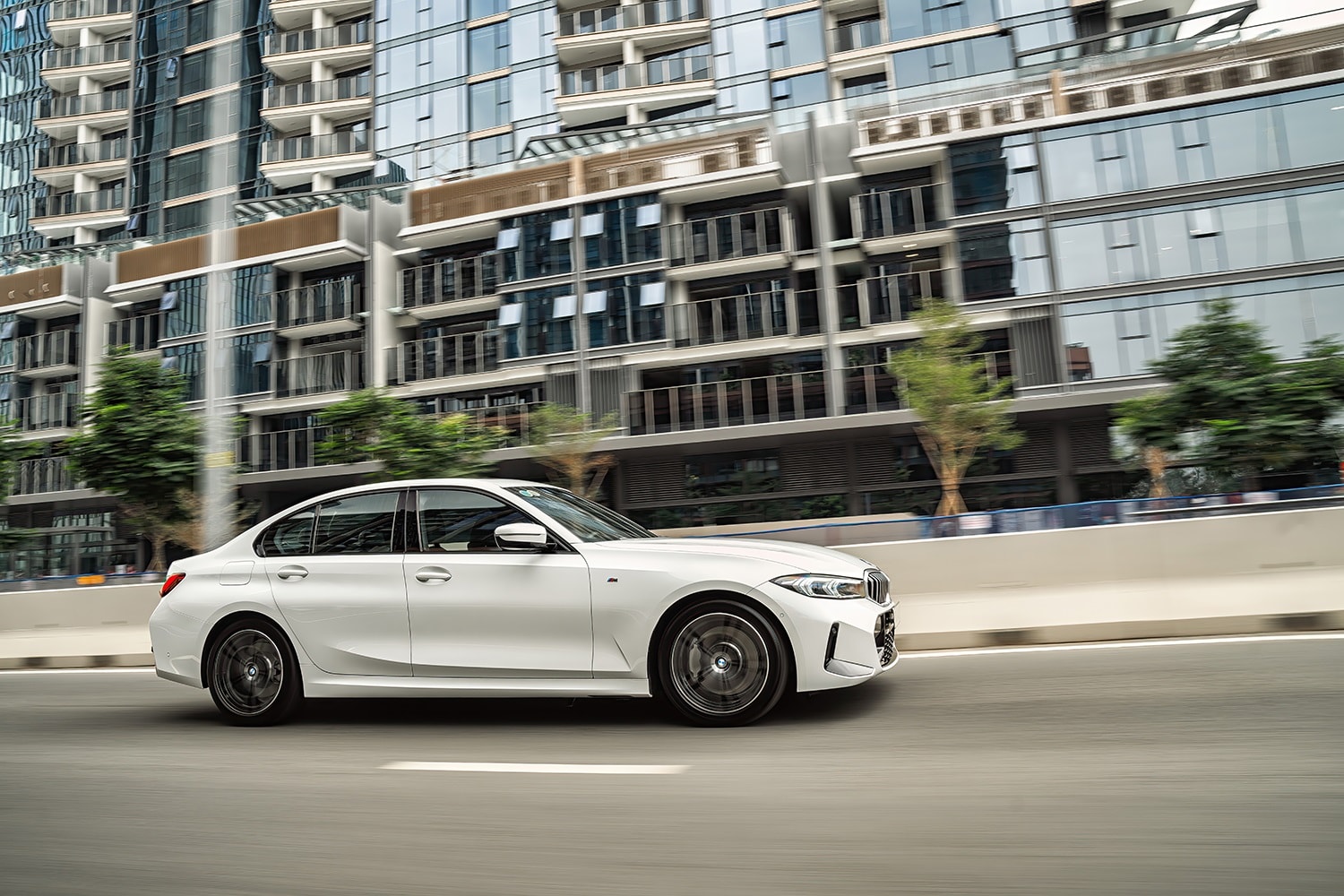 xe-bmw-lap-rap-van-duoc-huong-uu-dai-gia-tuong-duong-50_-phi-truoc-ba.jpg