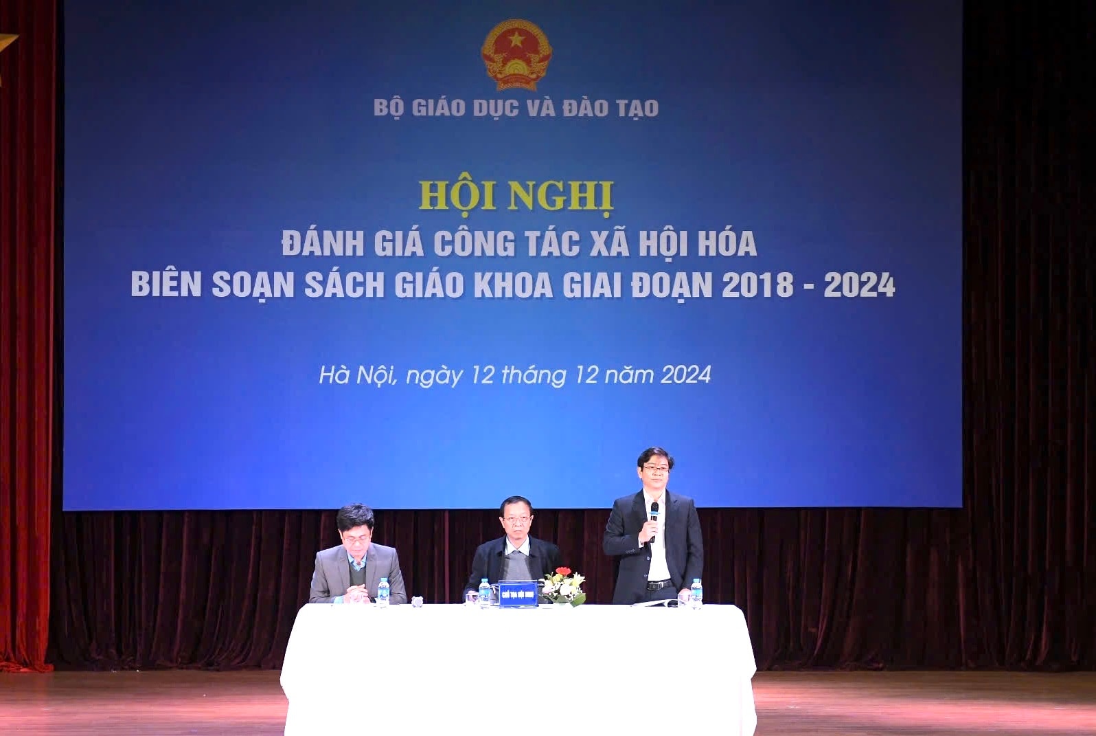 danh-gia-sgk.jpg