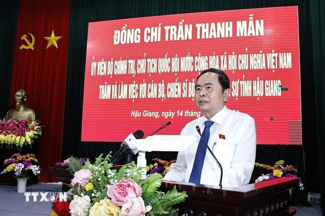 Chủ tịch Quốc hội Trần Thanh Mẫn thăm Bộ Chỉ huy quân sự Hậu Giang