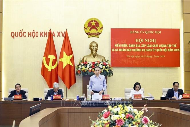 news.vnanet.vn-data-articles-2025-12-21-8485564-_vna_potal_chu_tich_quoc_hoi_chu_tri_hoi_nghi_cua_ban_thuong_vu_dang_uy_quoc_hoi__stand.jpg