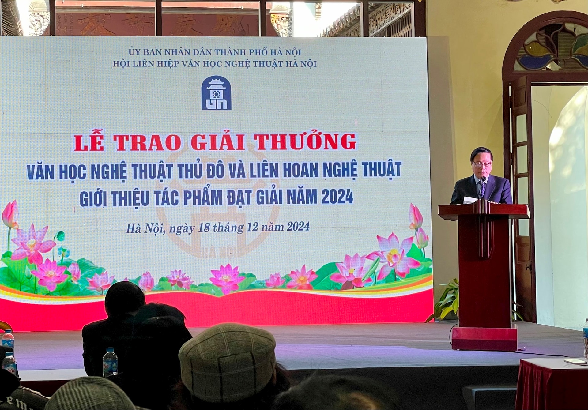 tran-quoc-chiem-giai-thuong-vhnt-td.jpg