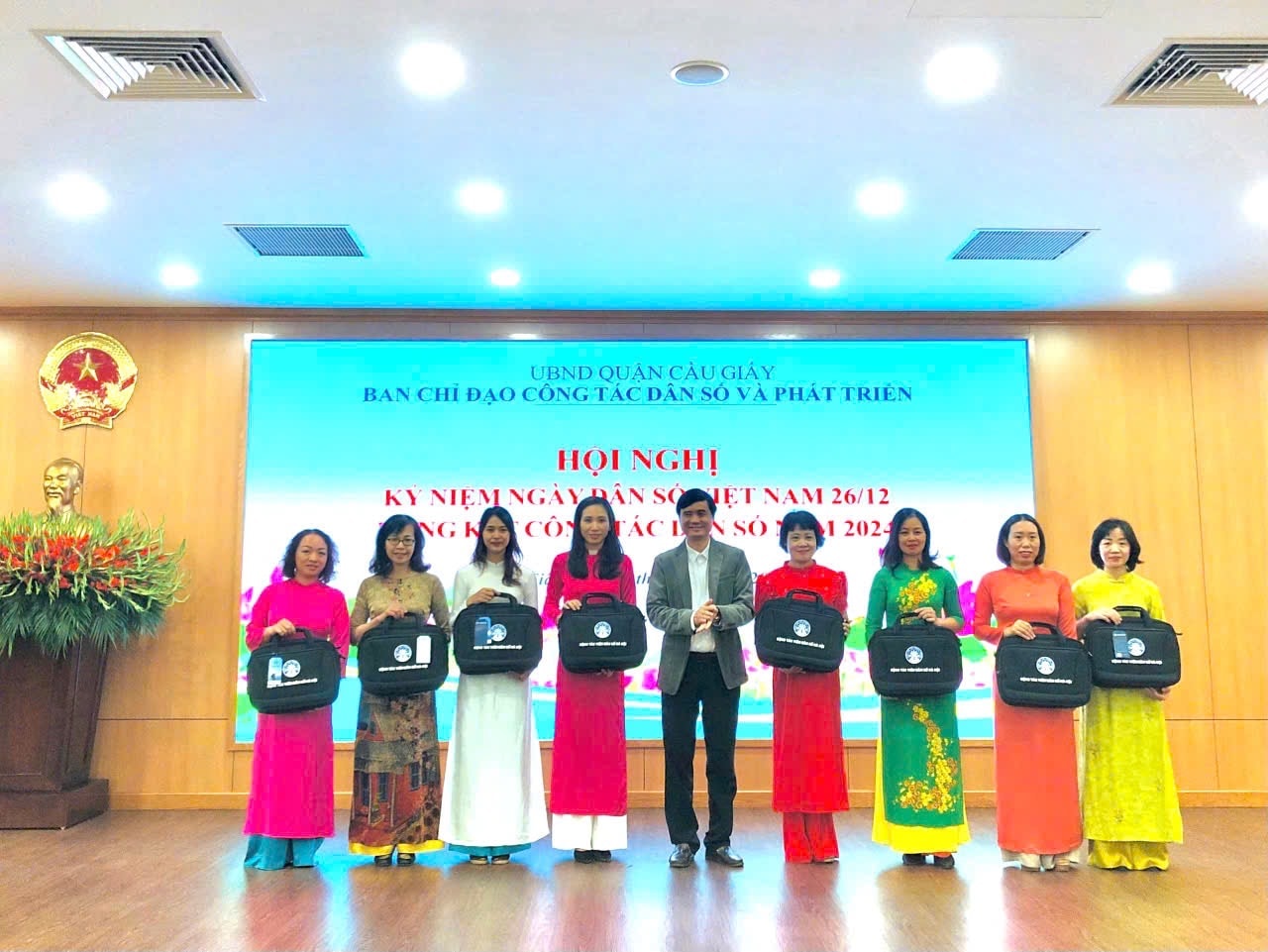 Quận Cầu Giấy khen thưởng 28 cộng tác viên có nhiều thành tích trong công tác dân số