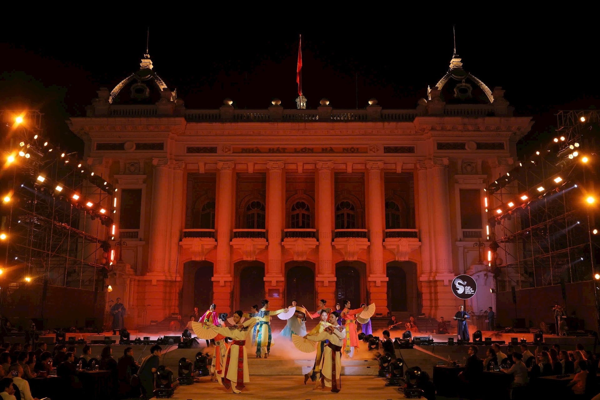 hnm.1cdn.vn-2024-11-09-_z6016299124533_9dcfe365bd39614cc4d755c031476cd3.jpg?w=900