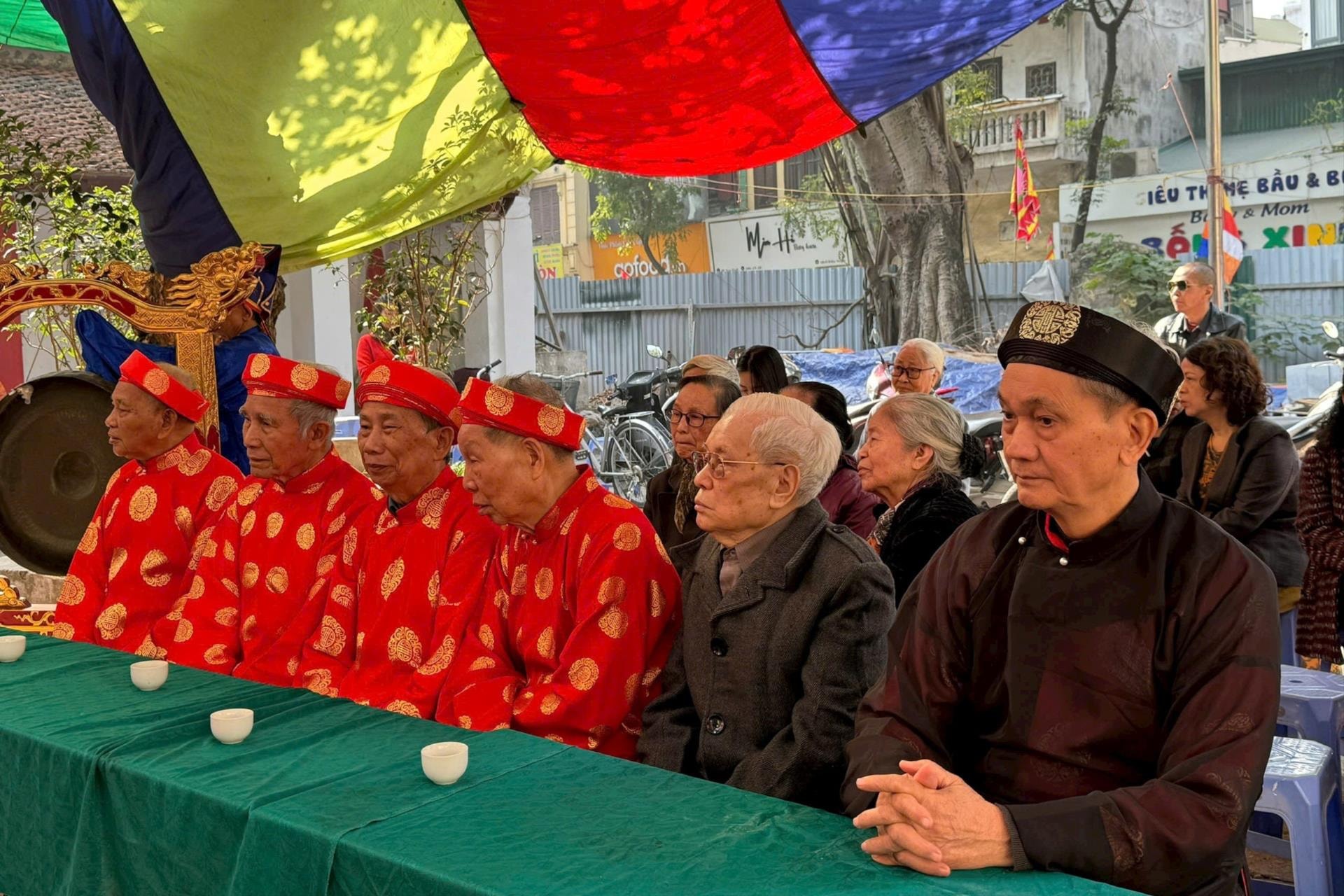 1-bac-cao-nien(1).jpg