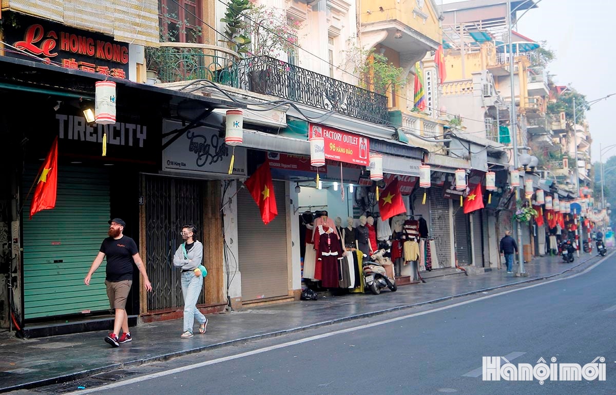 W_ha-noi-yen-binh-trong-nang-som-dau-nam-moi-2025-10-.jpg