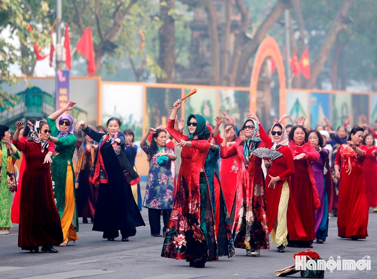 W_ha-noi-yen-binh-trong-nang-som-dau-nam-moi-2025-5-.jpg