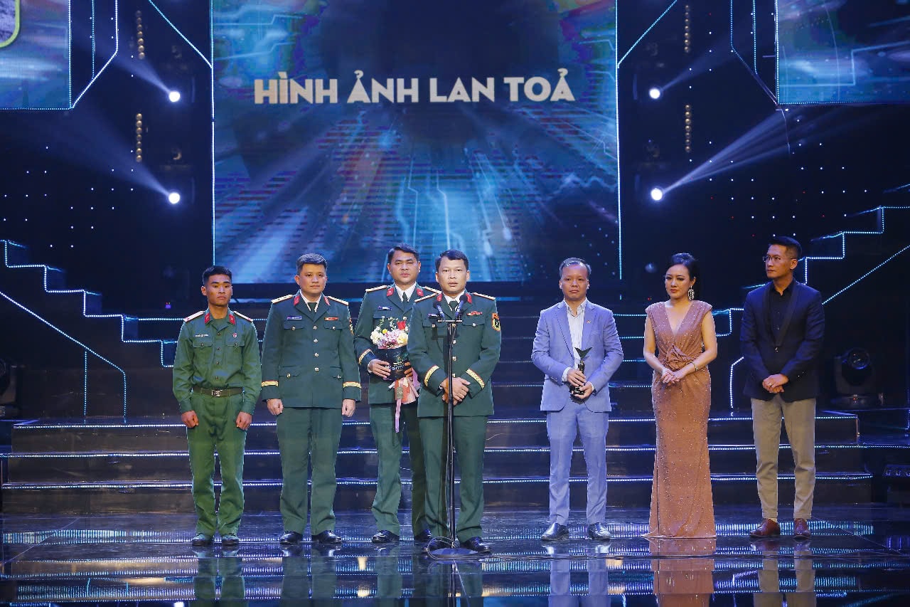 trao-giai-hinh-anh-lan-toa.jpg