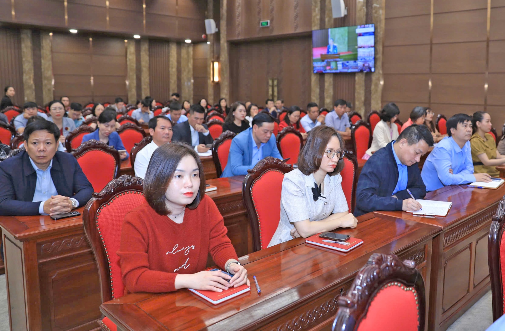 cac-dai-bieu-du-hoi-nghi-quan-triet-trien-khai-dinh-huong-lon-ve-ky-nguyen-moi-ky-nguyen-vuon-minh-cua-dan-toc-thang-12-2024.-anh-quang-thai.jpg