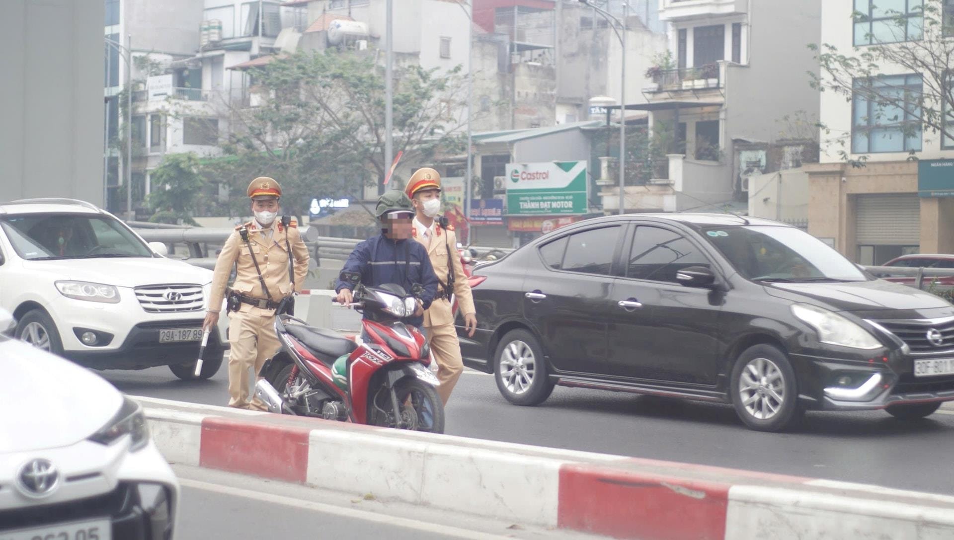 Các đồng chí lãnh đạo Trung ương, thành phố Hà Nội dự hội nghị. Ảnh: Quang Thái.