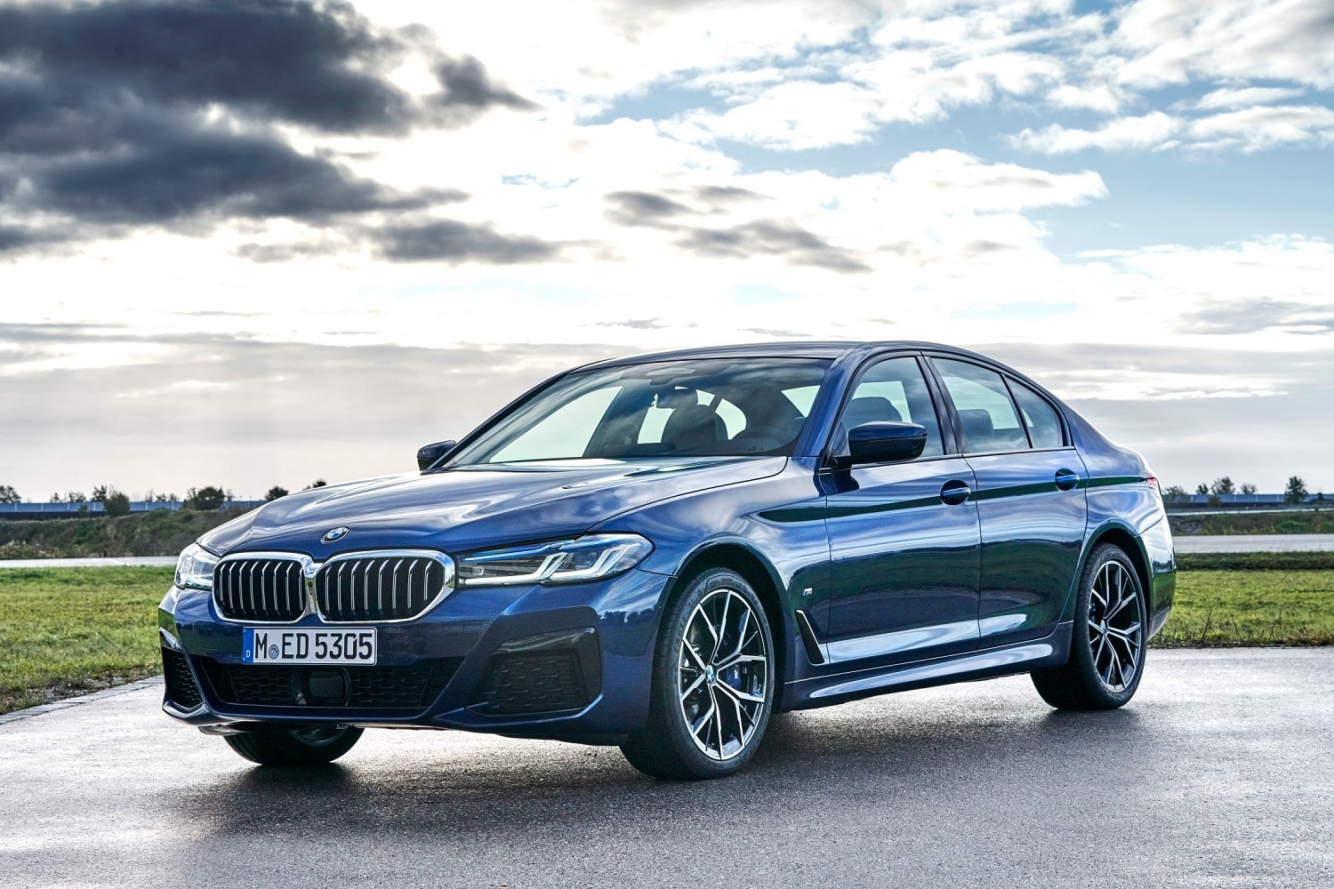 bmw-530i-m-sport-u-a-i-g-n-300-tri-u-ng.jpg