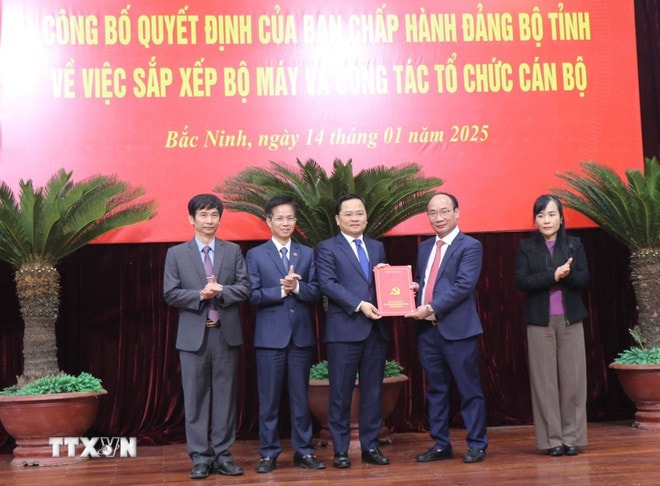 ttxvn-cong-bo-quyet-dinh-sap-nhap-ban-tuyen-giao-va-ban-dan-van-tinh-uy-bac-ninh-1401-2.jpg