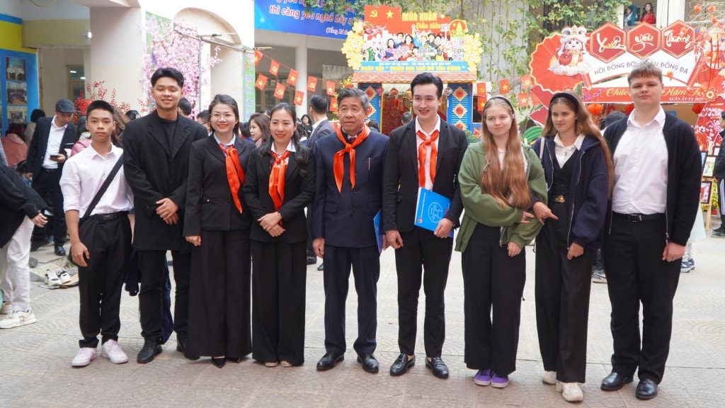Thiếu nhi Thủ đô vui đón Tết cổ truyền