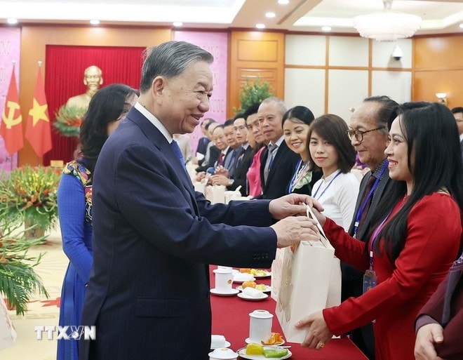 Tổng Bí thư Tô Lâm gặp gỡ kiều bào tiêu biểu dự chương trình 